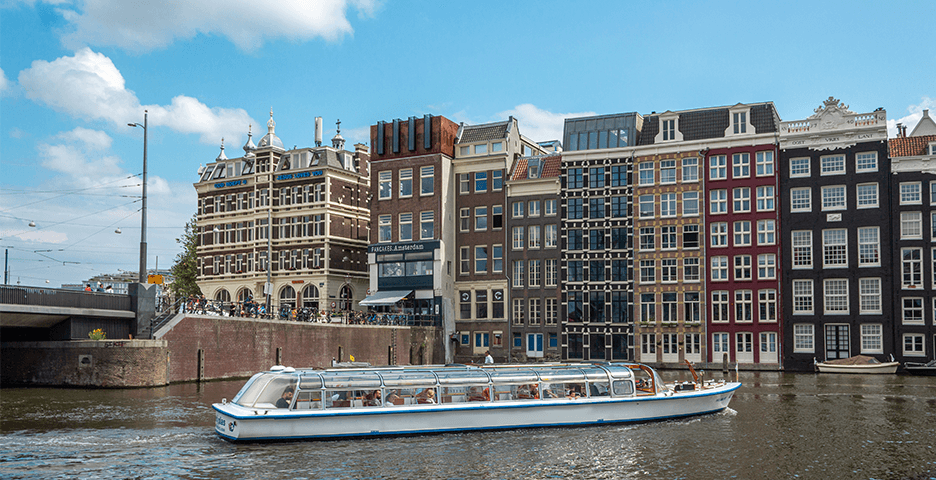 rondvaart boot op amsterdamse gracht