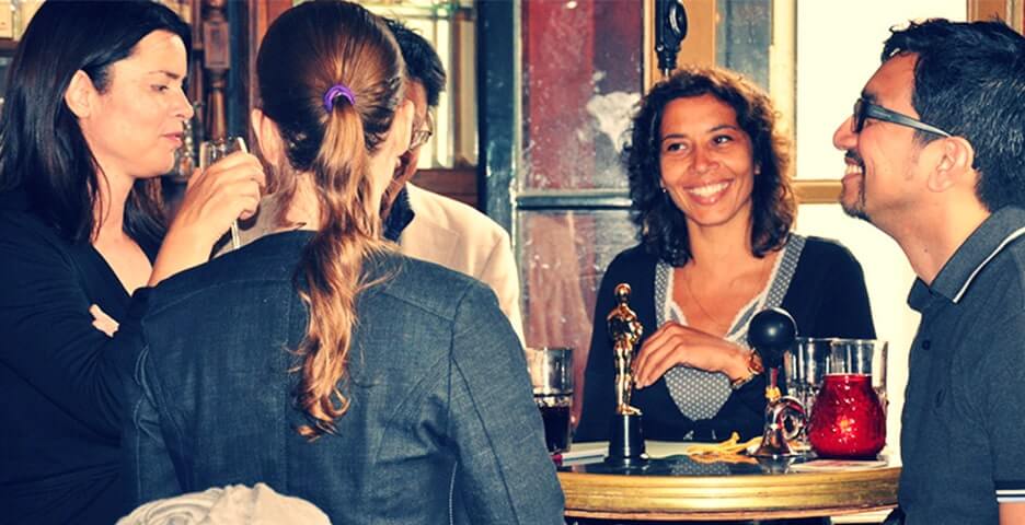 borrel drinken tijdens bedrijfsuitje pubquiz in amsterdam