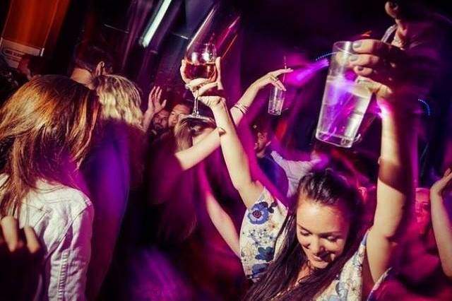 bedrijfsfeest-pianobar-dansen